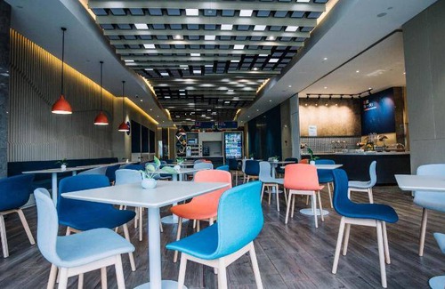 Fenghua Hotel | 62 m² Hotel ∙ 2 bedrooms ∙ 127 guests