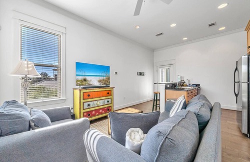 Treetop Condo | 62 | Quaint Carriage House in Seacrest Beach on 30A!