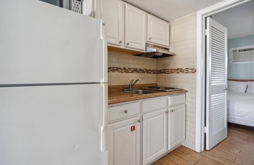 Wildwood Crest Condo | 6201 Ocean Ave, Unit 201 - The Nassau Inn