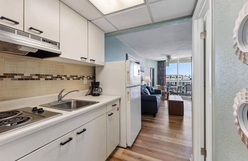 Wildwood Crest Condo | 6201 Ocean Ave, Unit 406 - The Nassau Inn