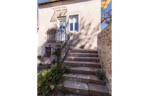 Jours-en-Vaux Cottage | 63 m² Cabin ∙ 1 bedroom ∙ 3 guests