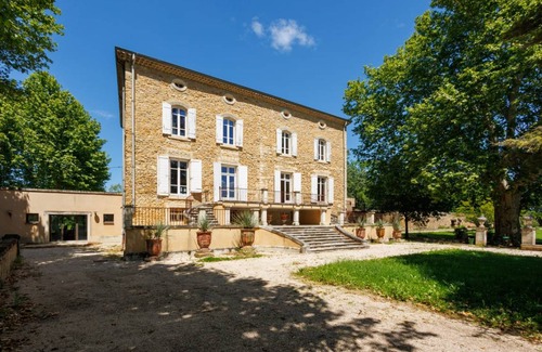 Orange House | 638 m² House ∙ 8 bedrooms ∙ 14 guests