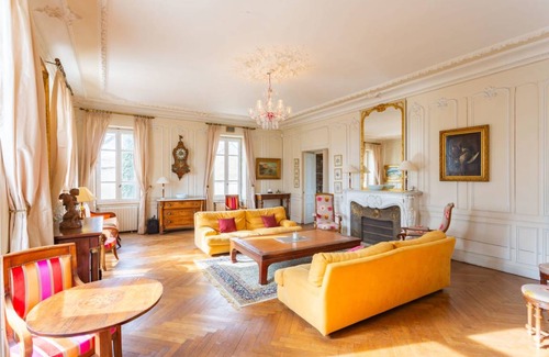 Orange House | 638 m² House ∙ 8 bedrooms ∙ 14 guests