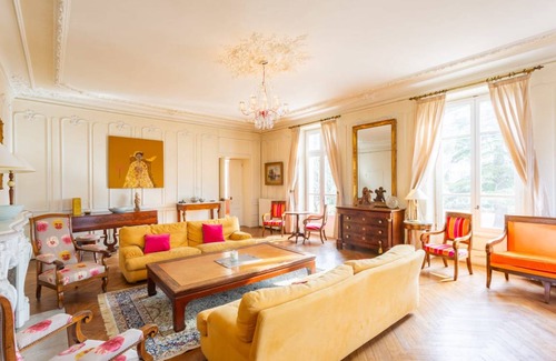 Orange House | 638 m² House ∙ 8 bedrooms ∙ 14 guests
