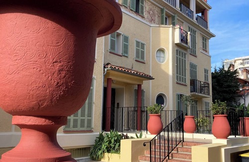 Juan-les-Pins Apartment | 64 m2 2 bedrooms 3 minutes walk from the beach, quiet, air conditioning and WiFi