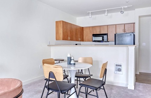 Northwest Bellevue Apartment | 64 m² Apartment ∙ 1 bedroom ∙ 2 guests