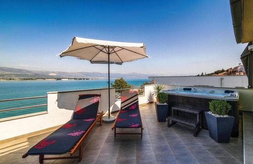 Municipality of Trogir Apartment | 64 m² Apartment ∙ 1 bedroom ∙ 4 guests
