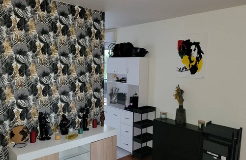 Saint-Denis Apartment | 64 m² Apartment ∙ 2 bedrooms ∙ 6 guests