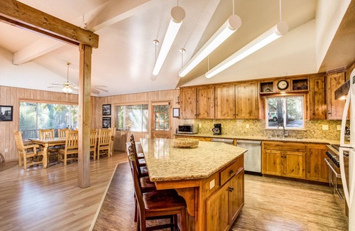 North Wawona Cabin | (64) River Lodge at The Redwoods In Yosemite