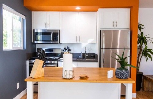 Santa Ana Apartment | ✦65"4kTV✦200Mbps✦2min→DTSA✦89wlkscr✦5min→Airport