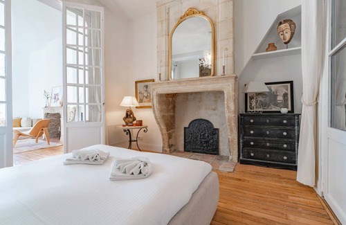 Hotel de Ville - Quinconces Apartment | 65 m² Apartment ∙ 1 bedroom ∙ 4 guests