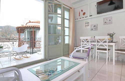 Skopelos Apartment | 65 m² Apartment ∙ 1 bedroom ∙ 4 guests