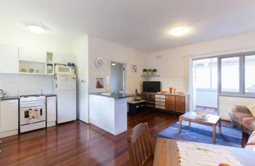 Crawley Apartment | 65 m² Apartment ∙ 2 bedrooms ∙ 2 guests