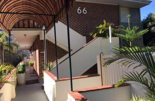 Crawley Apartment | 65 m² Apartment ∙ 2 bedrooms ∙ 2 guests