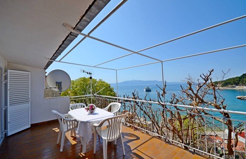 Drvenik Apartment | 65 m² Apartment ∙ 2 bedrooms ∙ 5 guests