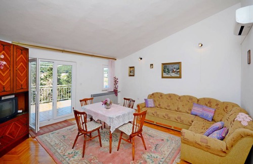 Drvenik Apartment | 65 m² Apartment ∙ 2 bedrooms ∙ 5 guests