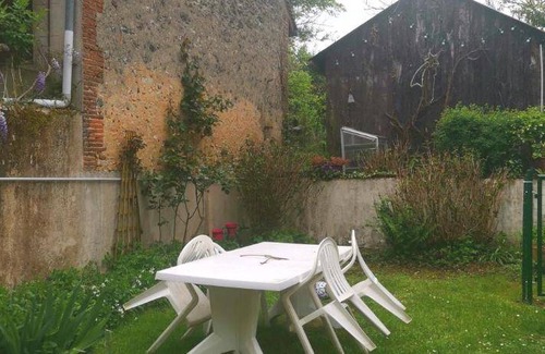 Chatillon-Coligny House | 65 m² House ∙ 2 bedrooms ∙ 5 guests