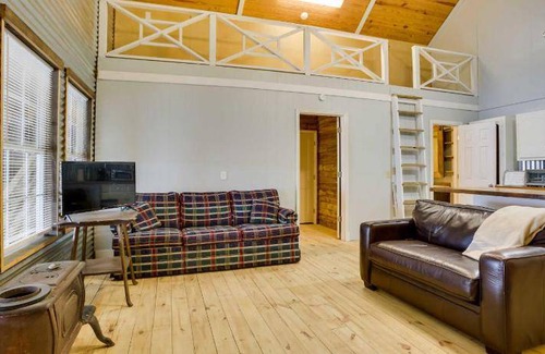 Golden Meadow House | 65 m² House ∙ 1 bedroom ∙ 4 guests