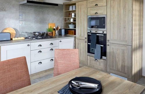 South Cerney Cabin | 65 m² Lodge ∙ 2 bedrooms ∙ 4 guests
