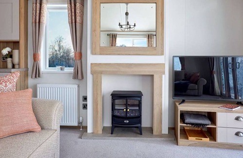 South Cerney Cabin | 65 m² Lodge ∙ 2 bedrooms ∙ 4 guests