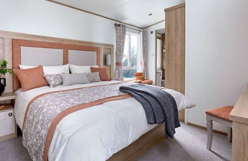 South Cerney Cabin | 65 m² Lodge ∙ 2 bedrooms ∙ 4 guests