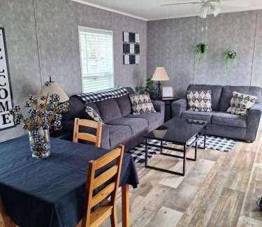 Marblehead Hotel | 65 m² Motel ∙ 3 bedrooms ∙ 8 guests