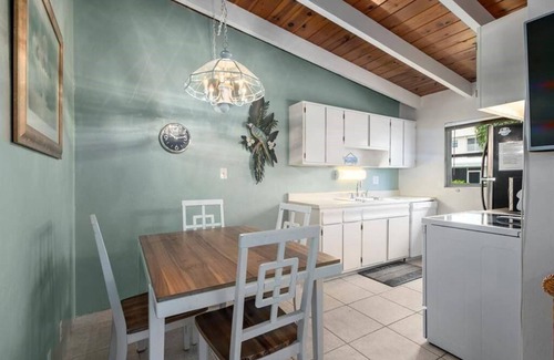 Siesta Key Villa | 65 Standard - Island Vibes - Your Perfect One-Bedroom Villa in Siesta Key Awaits