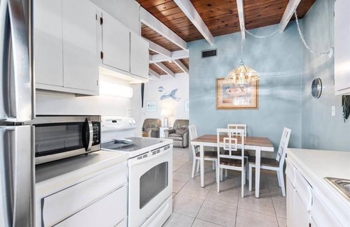Siesta Key Villa | 65 Standard - Island Vibes - Your Perfect One-Bedroom Villa in Siesta Key Awaits
