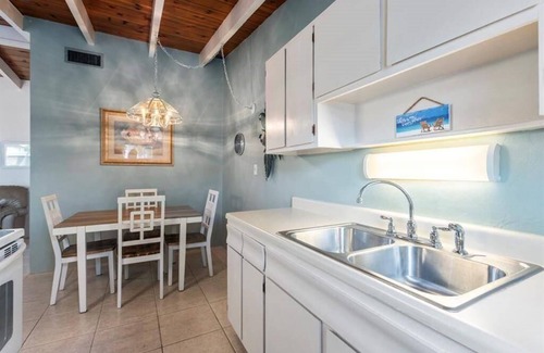 Siesta Key Villa | 65 Standard - Island Vibes - Your Perfect One-Bedroom Villa in Siesta Key Awaits