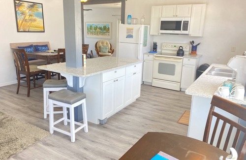 Bradenton Beach House | 65 steps to beach or bay, 150,000-dollar pool, deck, views, paddle boards/Kayaks