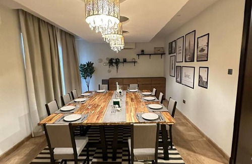 Muscat House | 650 m² House ∙ 6 bedrooms ∙ 14 guests