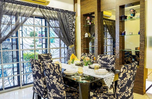 Seremban House | 650 m² House ∙ 6 bedrooms ∙ 22 guests