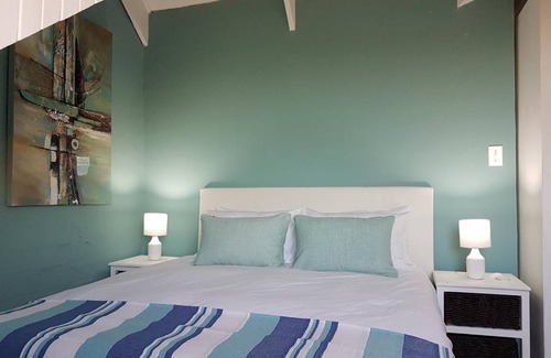Grotto Bay House | 650 m² House ∙ 8 bedrooms ∙ 17 guests