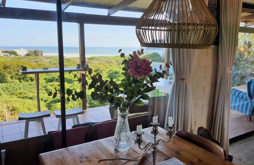 Grotto Bay House | 650 m² House ∙ 8 bedrooms ∙ 17 guests