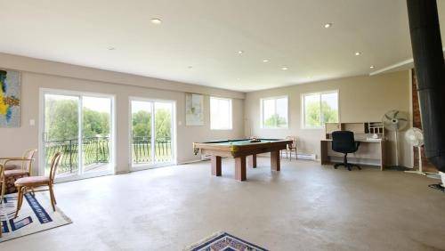 Halton Regional Municipality Villa | 650 m² Villa ∙ 5 bedrooms ∙ 12 guests