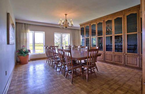 Halton Regional Municipality Villa | 650 m² Villa ∙ 5 bedrooms ∙ 12 guests