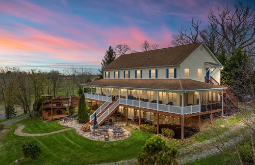 Berryville Villa | 657 m² Villa ∙ 8 bedrooms ∙ 20 guests