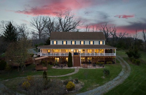 Berryville Villa | 657 m² Villa ∙ 8 bedrooms ∙ 20 guests