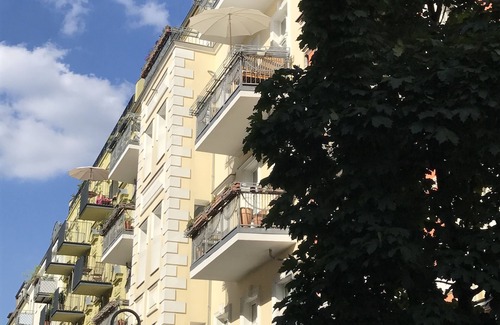 Prenzlauer Berg Apartment | 65sqm top old building apartment for 2 in Prenzl. Mountain incl. sunny balcony
