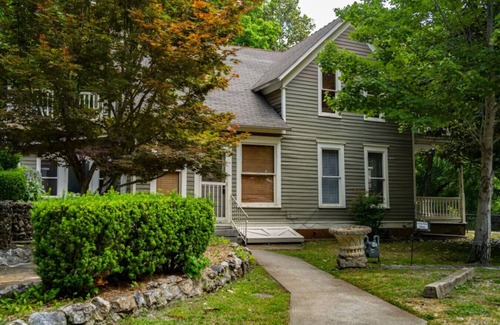 Eureka Springs Historic District House | 66 Center Main House