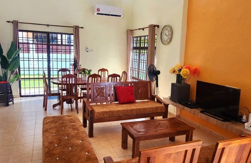 Alor Gajah Villa | 6600 m² Villa ∙ 4 bedrooms ∙ 12 guests