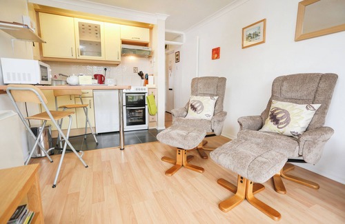 Borth-y-Gest Cottage | 66D SOUTH SNOWDON WHARF, pet friendly, with a garden in Porthmadog