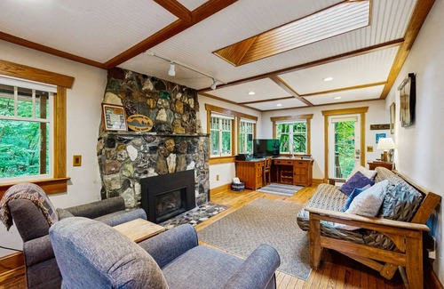 Washougal Cottage | 67 m² Cabin ∙ 1 bedroom ∙ 5 guests