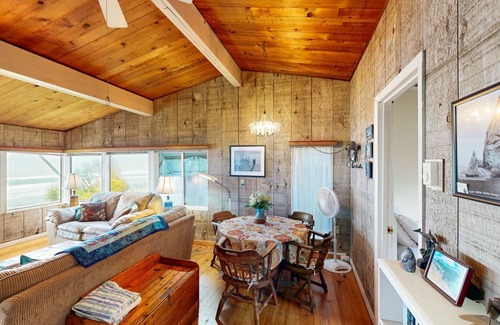 Arch Cape Cabin | 68 m² Cabin ∙ 2 bedrooms ∙ 6 guests