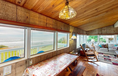Arch Cape Cabin | 68 m² Cabin ∙ 2 bedrooms ∙ 6 guests