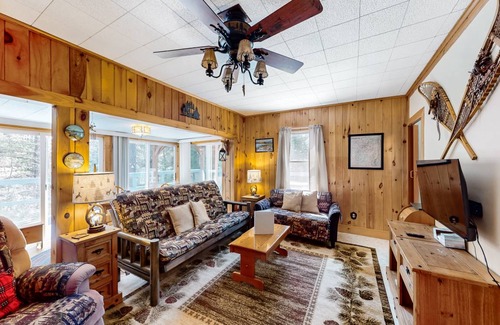 Warrensburg Cottage | 68 m² Cabin ∙ 3 bedrooms ∙ 5 guests