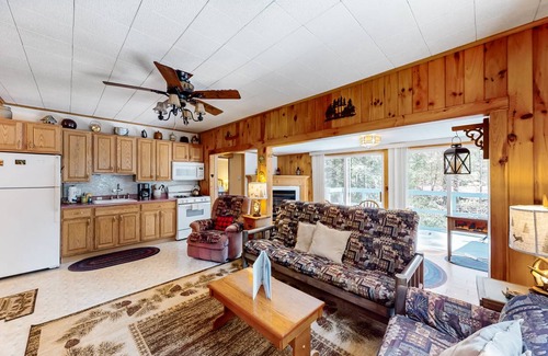 Warrensburg Cottage | 68 m² Cabin ∙ 3 bedrooms ∙ 5 guests
