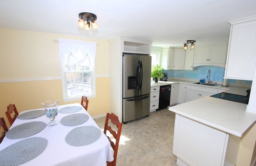 Sandwich House | 68 Town Neck Rd - Charming Pet-Friendly 4 BR, .1 Mile to Beach, Outdoor Shower
