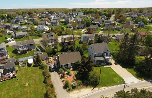 Sandwich House | 68 Town Neck Rd - Charming Pet-Friendly 4 BR, .1 Mile to Beach, Outdoor Shower
