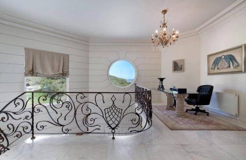 Nea Makri Villa | 686 m² Villa ∙ 7 bedrooms ∙ 15 guests